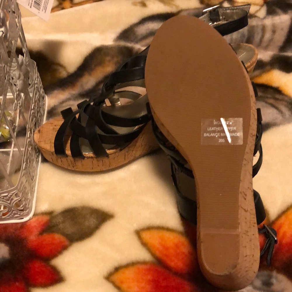 Guess - Picture 2 of 5